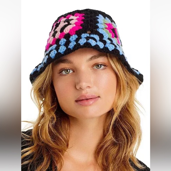 Acqua Granny square Crochet chunky knit Bucket Hat black pink blue NWT - Picture 1 of 3